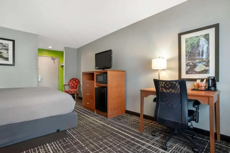 Quality Inn & Suites Birmingham