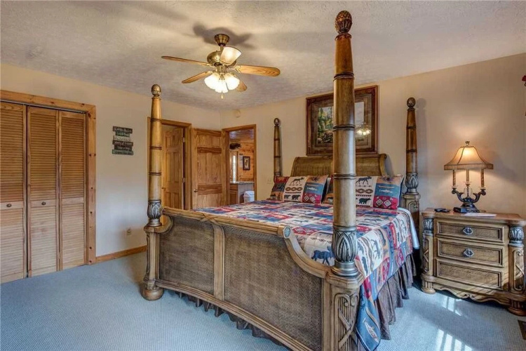 The Moose is Loose 4 Bedroom Home with Hot Tub