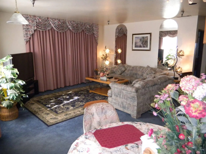 Oakridge Inn