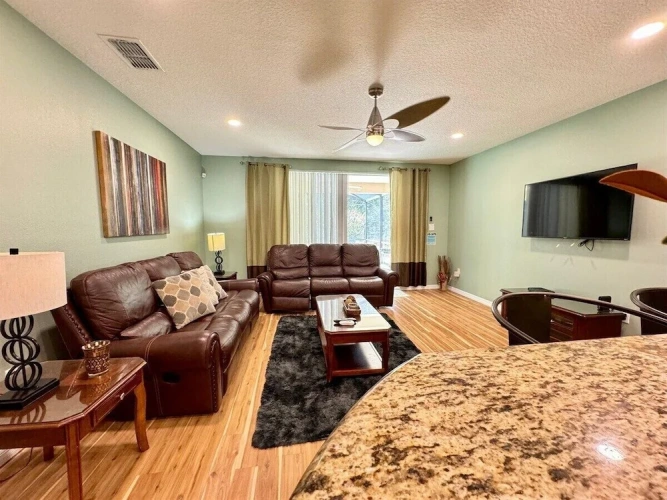 5 Bedrooms Cottage