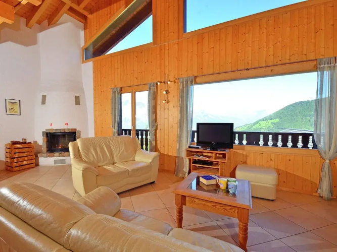 Luxurious Chalet in Riddes with Hot Tub