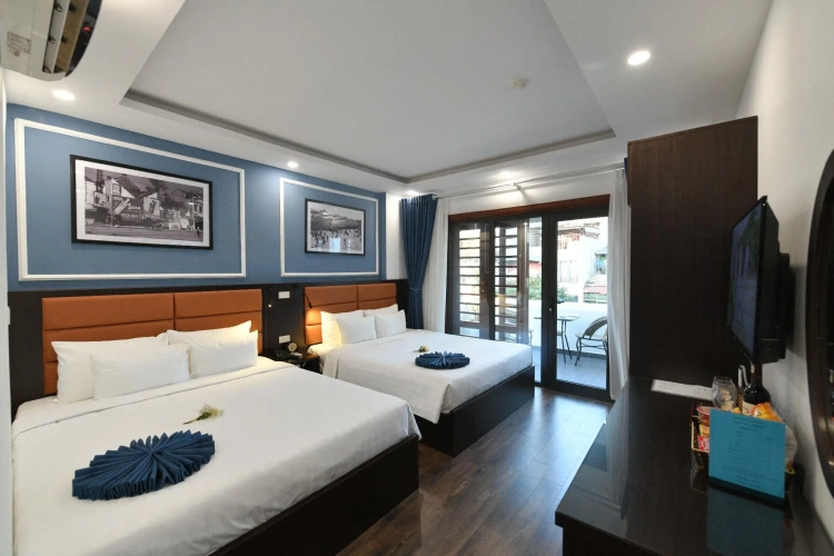 Quadruple Family Suite with balcony and with city view