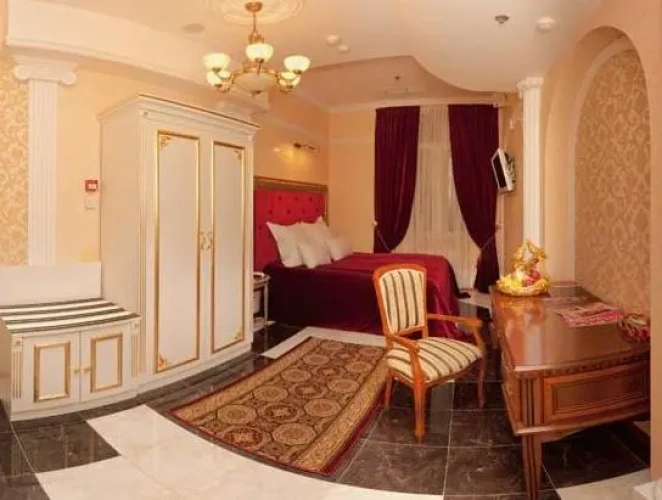 2 Bedrooms Single Suite