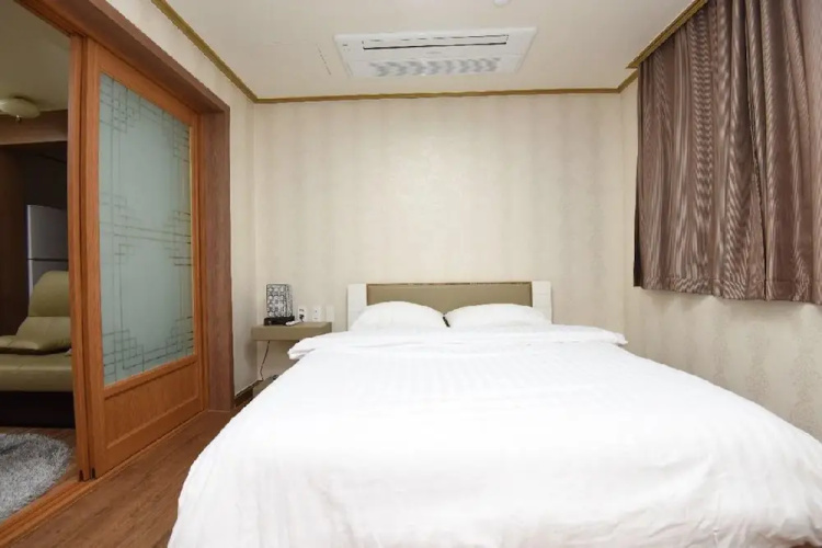 Daewoo Business Hotel