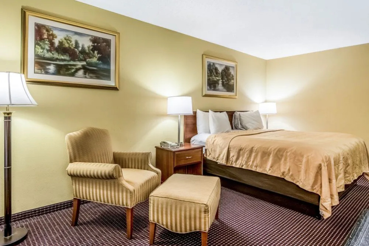 Executive Inn & Suites