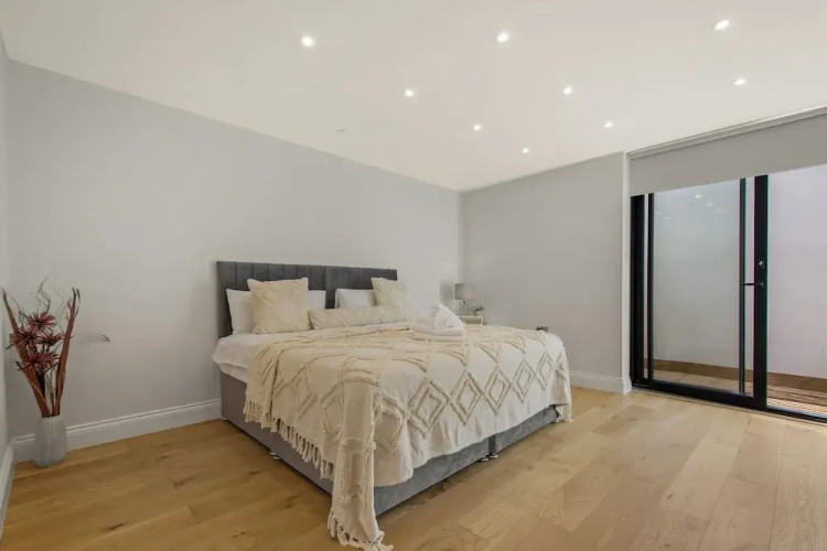 Three Bed Spacious Apartment in Dalston