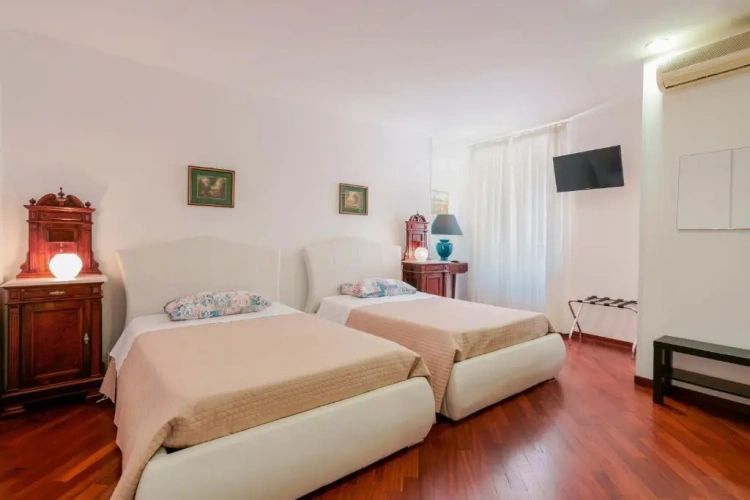 Deluxe Quadruple room