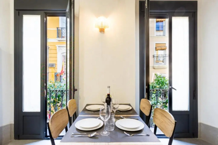 Oak & Sandstone Studio - Space Maison Apartments