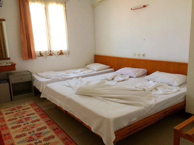 Parmis Rooms