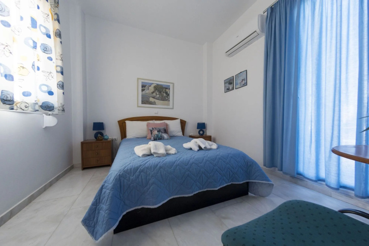 Jiannis House