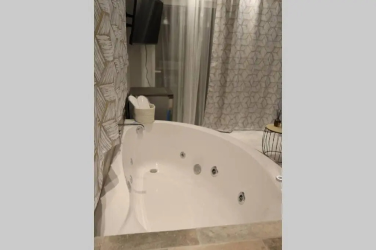 360° View Suites Tan