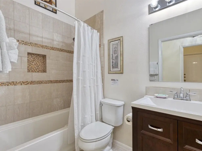 Spacious With Private Pool and Game Room 520