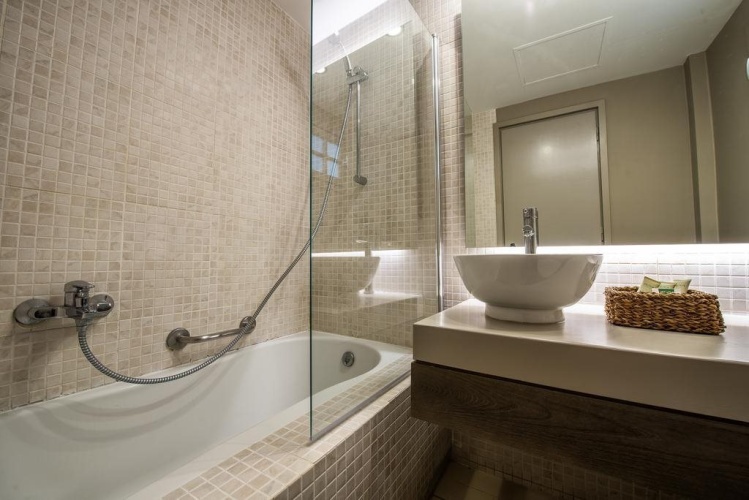 The Bay Hotel + Suites photo 9