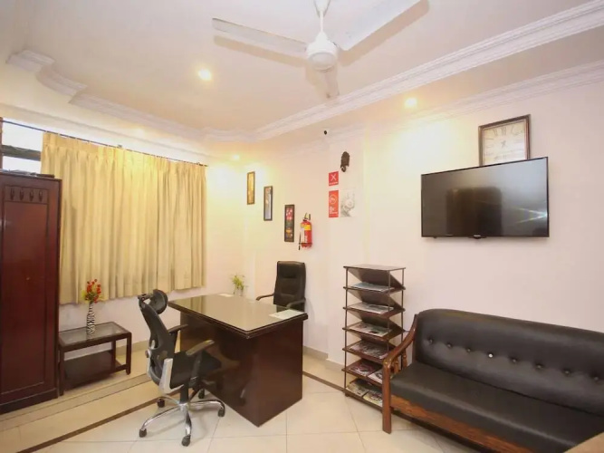 SR Legend Inn by OYO Rooms