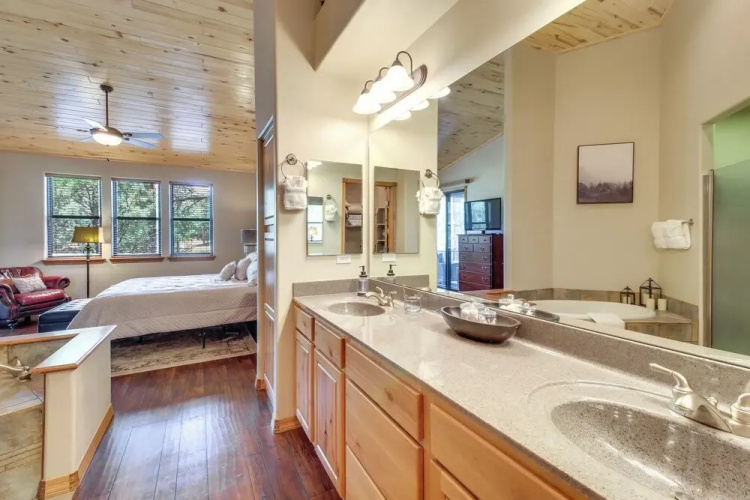 Spacious Torreon Cabin w/ Deck & Gas Grill!