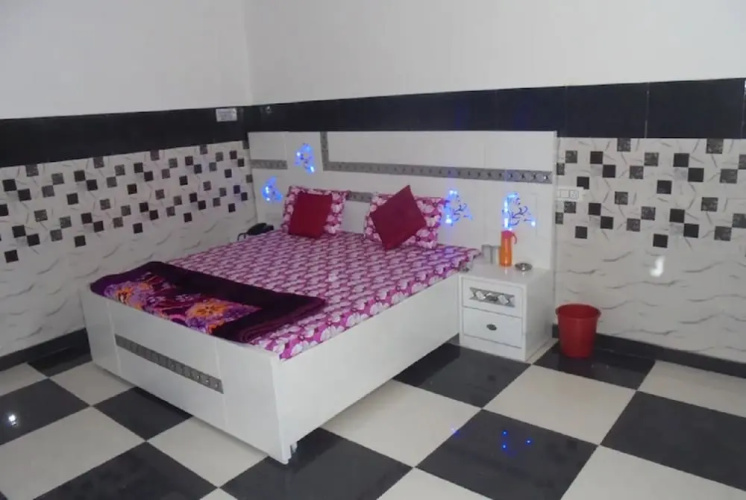 Goroomgo Labh Mahal Meerut