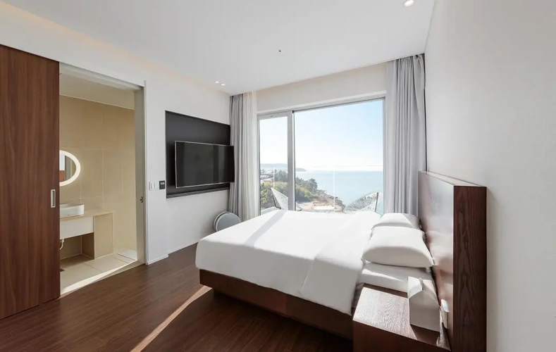 Suite with ocean view