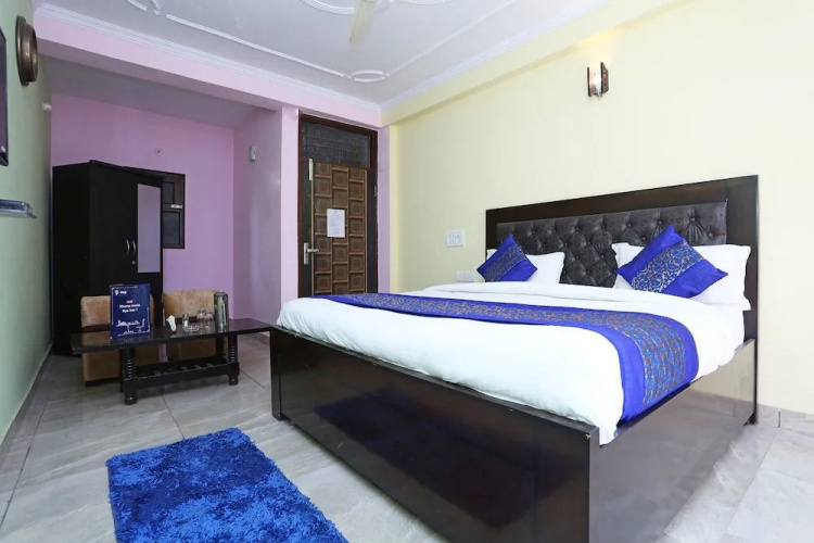 OYO 11504 N D Star Residency
