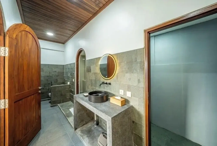 Suite with land view