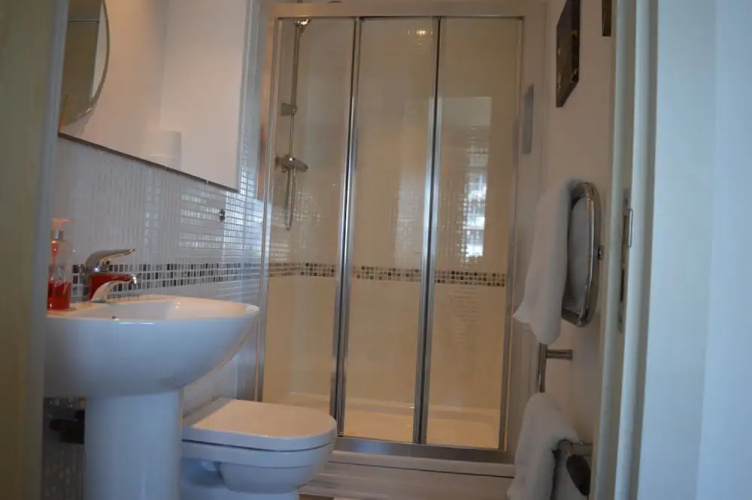 2 Bedroom Apartment With Balcony Overlooking River