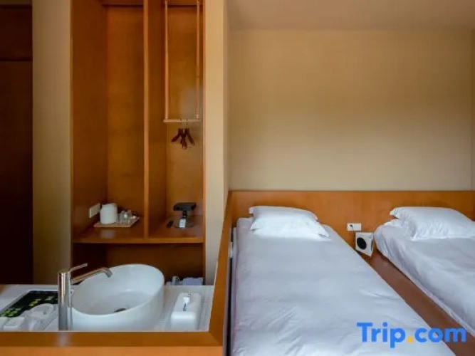 Standard Twin room with balcony and with sunrise view