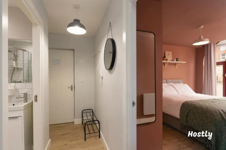 Wesley Gate Apartments - Building 3, by Hostly