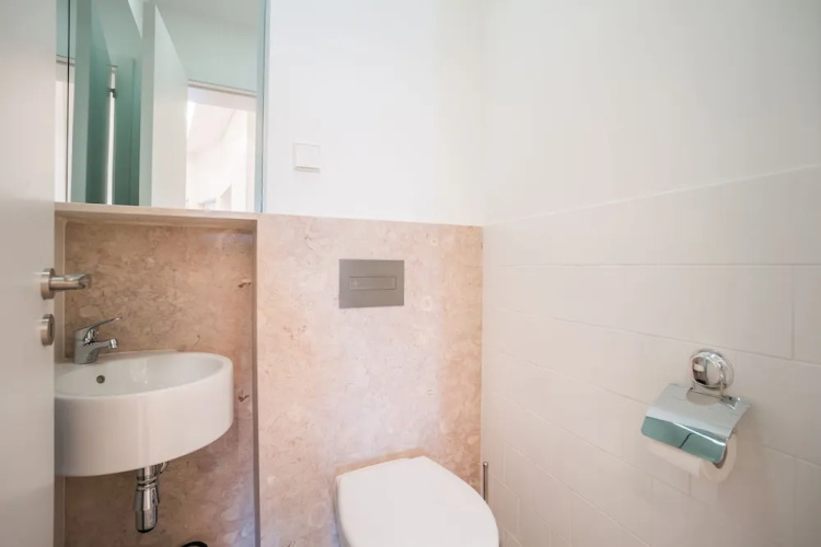 Spacious and Bright Apartment in Cais Sodre