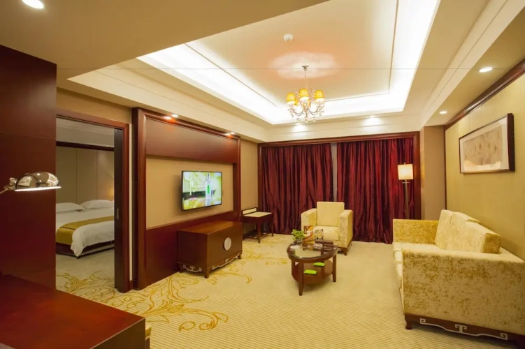 Deluxe Suite