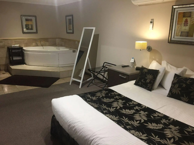 Eltham Gateway Hotel