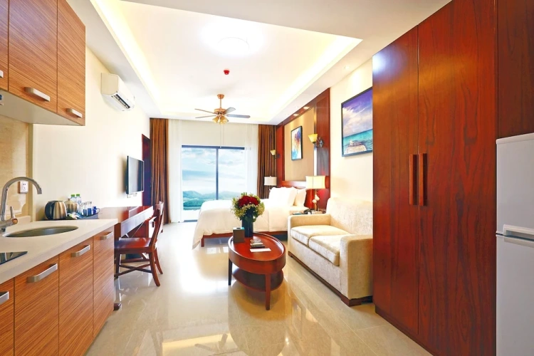 Standard room with mountain view