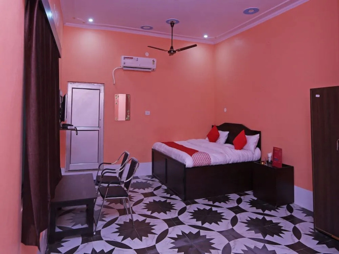 Oyo 22221 Yadav Hotel