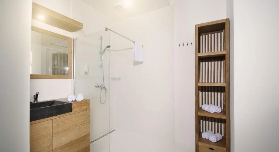 Dolphin Suites Hotel