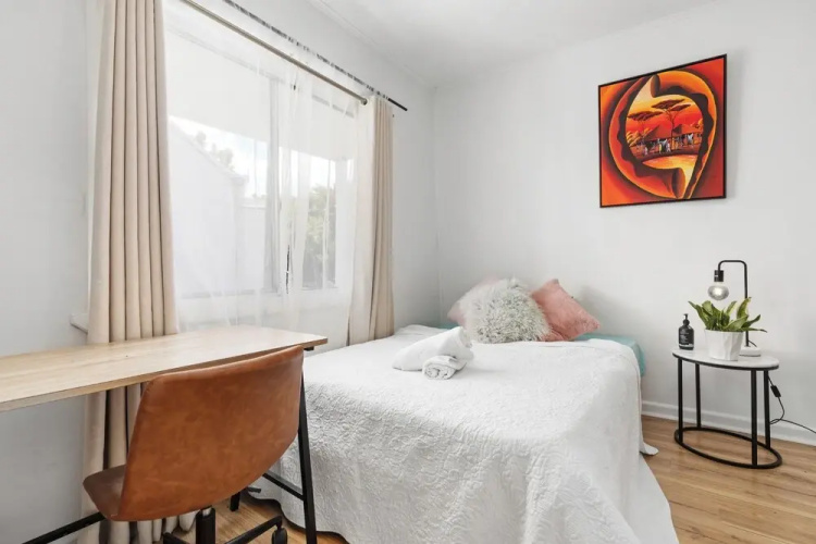 Beach house 2km CBD