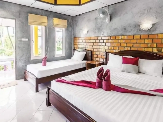 Standard Triple room