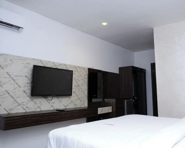 Formula 2 Hotel and Suites