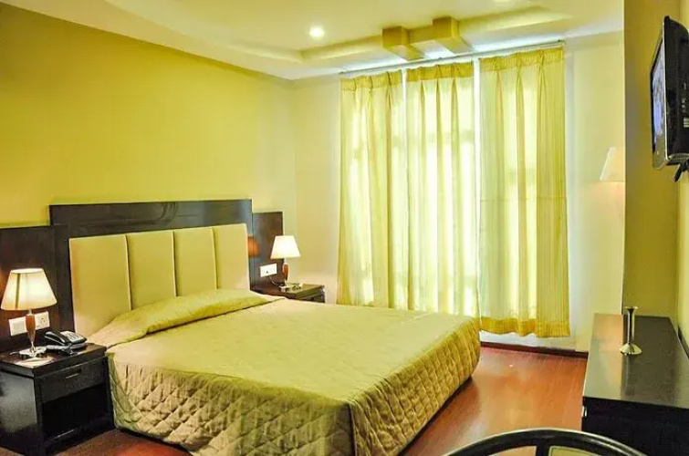 Fabhotel Gold Leaf I