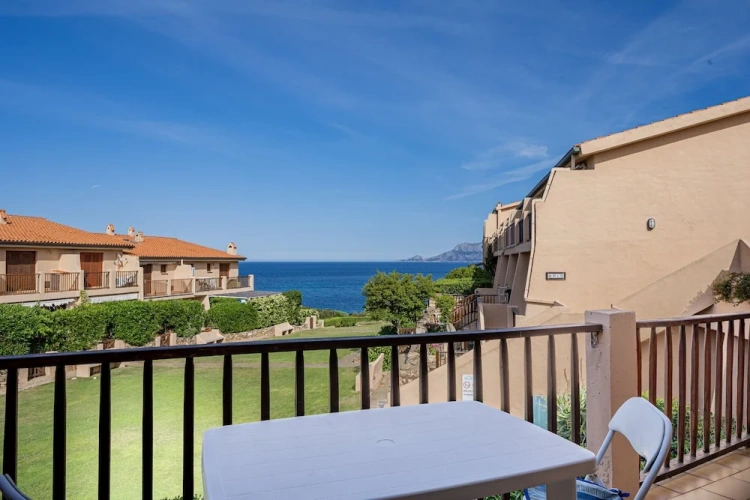 1 Bedroom Cottage with balcony and with sea view