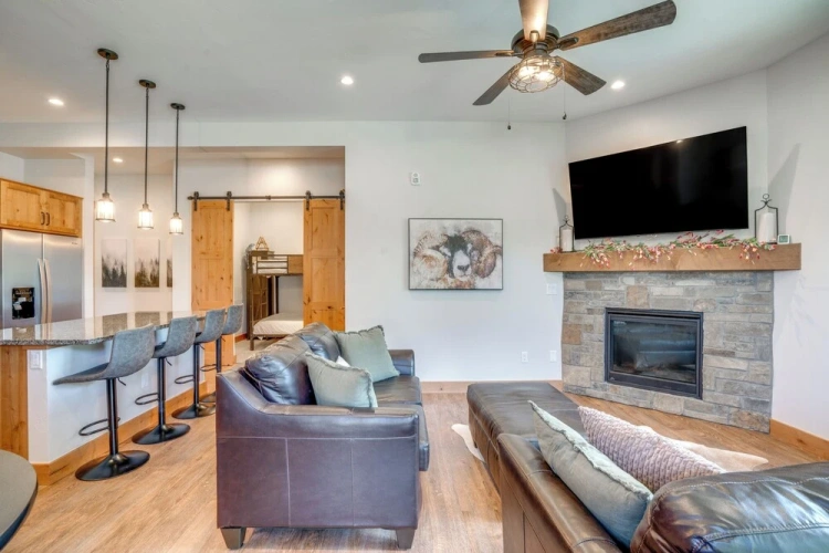 2 Bedrooms Apartment
