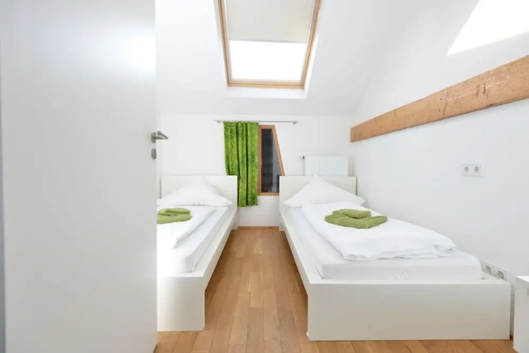 2 Bedrooms Suite with balcony and with mountain view