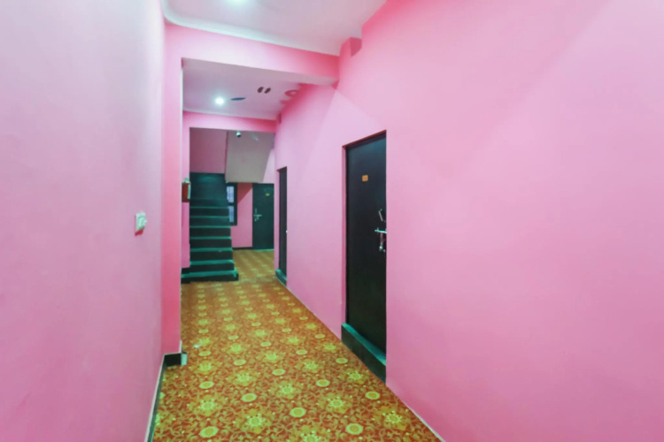 SPOT ON 78880 Rajdhani Hotel