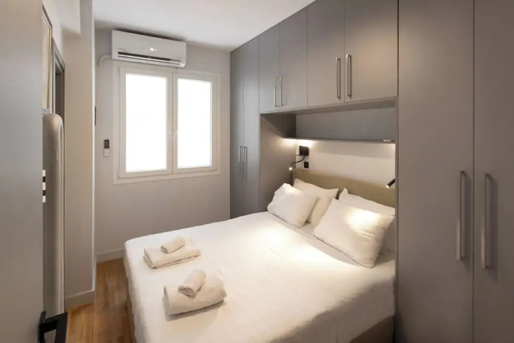 Well-designed apartment by the Acropolis