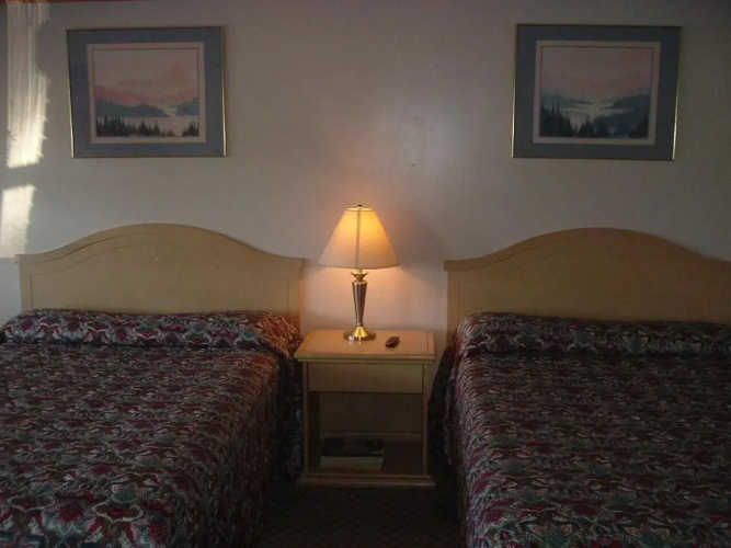 Fels Three Crown Motel