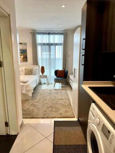 A007 Embassy Gardens Studio Apartm