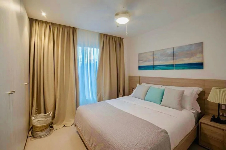Luxurious Pent House Steps From The Beach. C4