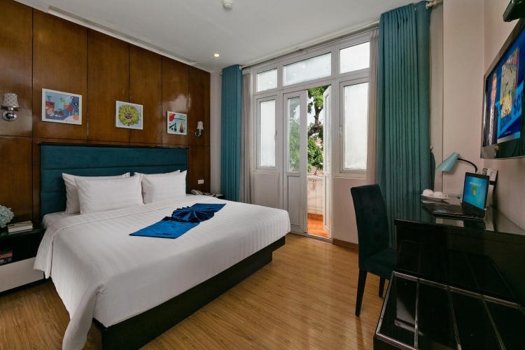 Deluxe Double room with city view