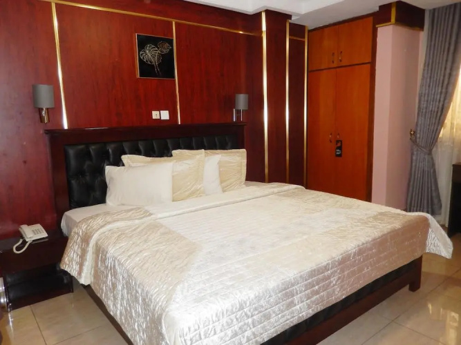 Noubou International Hotel Bonapriso