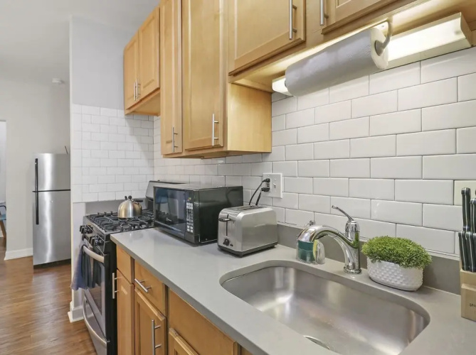 Trendy Studio Apt - Kenwood rep