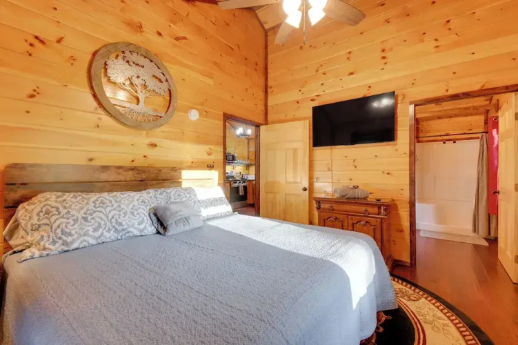 Fireside Evenings: Red River Gorge Gem w/ Hot Tub