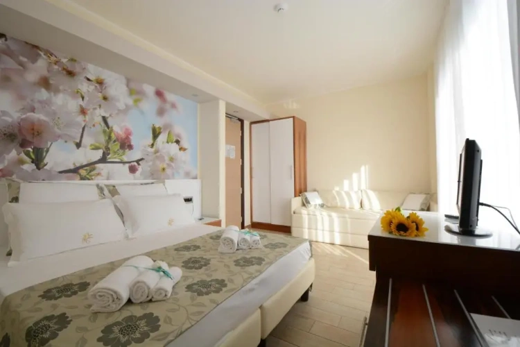 Standard Triple room with balcony