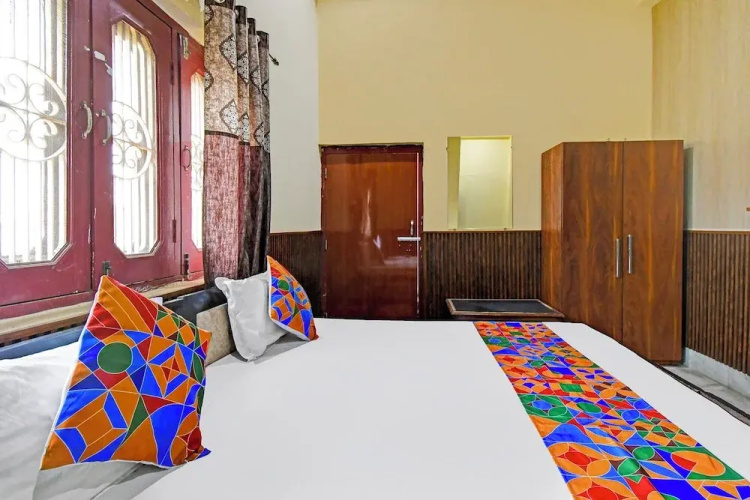 Fabhotel Raghunandan Inn